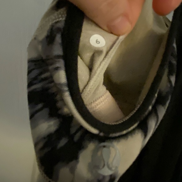 Lululemon 2 in 1 tank/sports bra - Picture 3 of 3